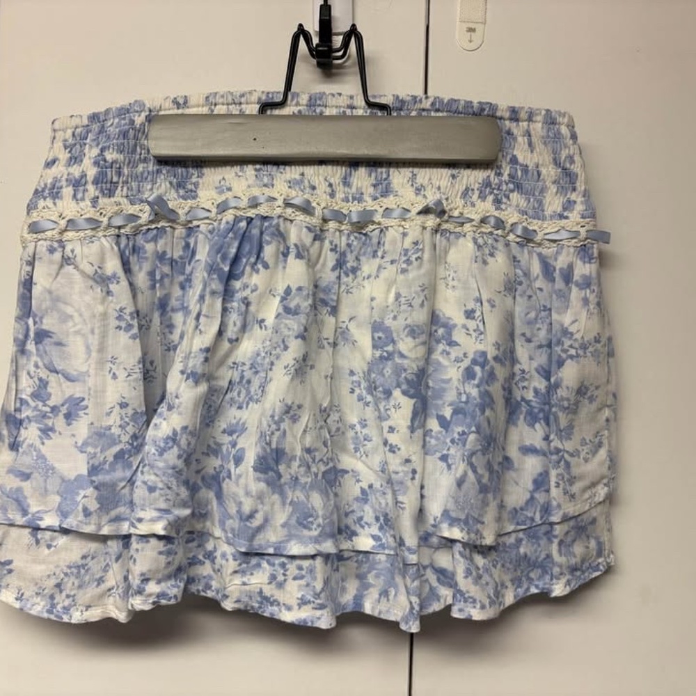 Hollister Medium Smocked Tiered Mini Skort - Picture 2 of 3